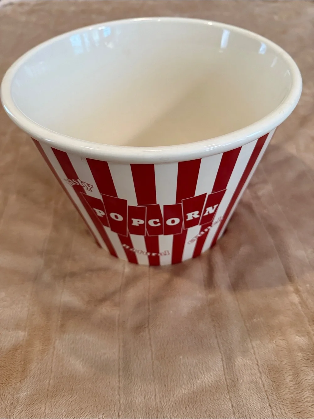 BRAND NEW! Williams-Sonoma Ceramic Red & White Striped Popcorn Bucket.